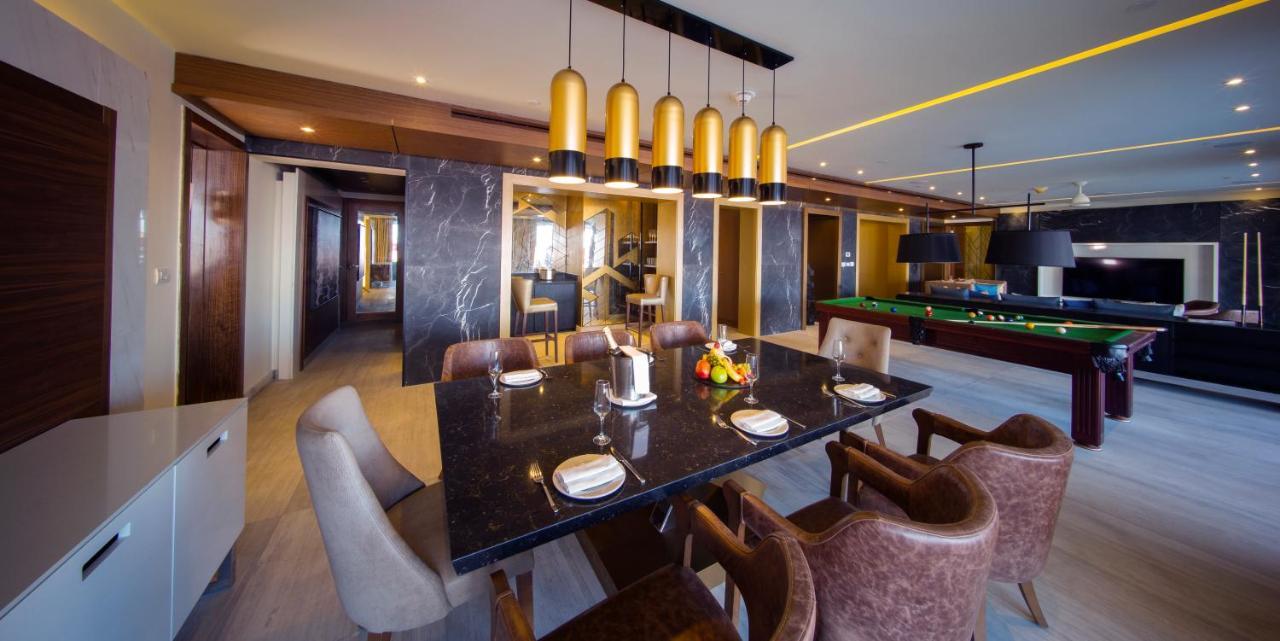 Luxury Chairman Three Bedroom Suite Swim Out Diamond Club